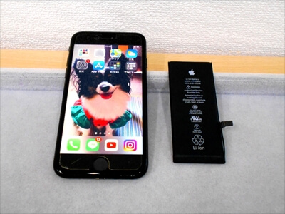 岡山県倉敷市からお越し頂きました！iPhone(アイフォン)7バッテリー交換修理！　iPhoneバッテリーの充電残量が、使っていると一気に減ってしまう～(^_^;)(汗) との事で、バッテリーが著しく劣化しているご様子でした～(+_+;)(汗)