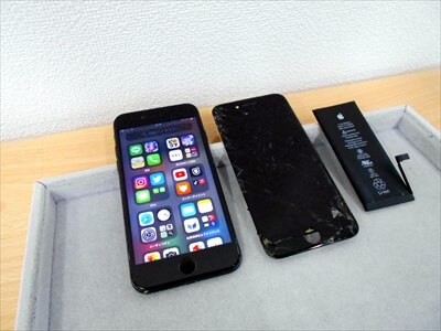 岡山県倉敷市からお越し頂きました！iPhone(アイフォン)7液晶ガラスパネル交換修理！＆バッテリー交換修理！　１年そのままにされていた画面割れのiPhone～(汗) 割れが酷くなったので、修理にお越し頂きました！＼(^o^)／