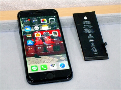 大阪府豊中市からお越し頂きました！iPhone(アイフォン)8バッテリー交換修理！　iPhoneバッテリーの充電の減りが早くご不便だったそうで、当店のバッテリー交換修理で、そのストレスから解放されました！(^▽^)o