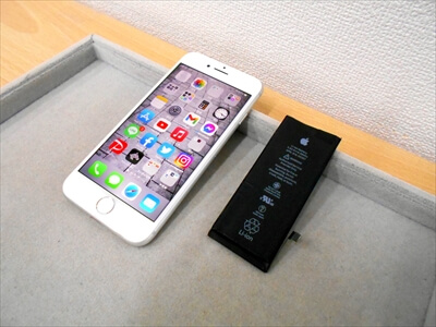 岡山県倉敷市からお越し頂きました！iPhone(アイフォン)8バッテリー交換修理！　ご自分でiPhoneバッテリーの最大容量を確認されて、「もうこれはやばいな～(^_^;)(汗)」と思われて、ご来店下さったそうです！(^o^)/