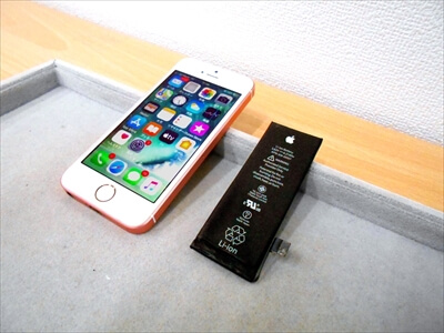岡山県倉敷市からお越し頂きました！iPhone(アイフォン)SEバッテリー交換修理！　iPhoneSEがお気に入り！当店のバッテリー交換修理で「これでまた当分使えますね！(^o^)v」との事で、大変お喜び頂きました！(^o^)/