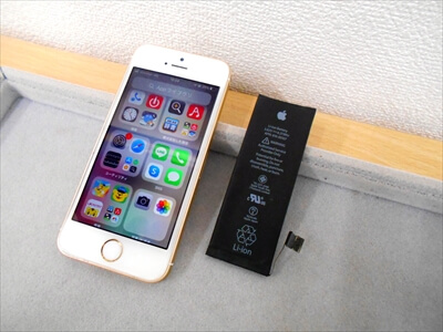 岡山県倉敷市からお越し頂きました！iPhone(アイフォン)SEバッテリー交換修理！　iPhoneが手放せないから、娘さんが出かけている時しか修理に来れなかったそうです～(^o^;)/
