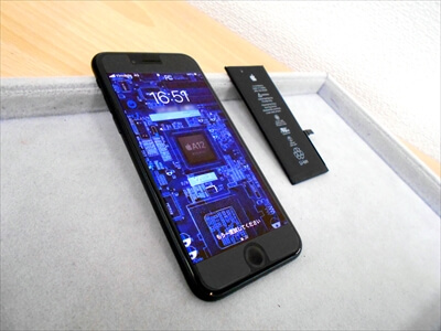 岡山県総社市からお越し頂きました！iPhone(アイフォン)7バッテリー交換修理！　iPhoneのバッテリー充電の減りが早くて、少し使っただけで、残りが数%になるんです～(+_+;)(汗)"