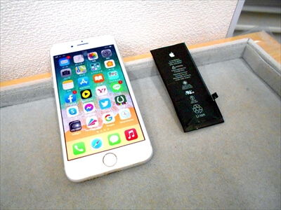 岡山県岡山市からお越し頂きました！iPhone(アイフォン)8バッテリー交換修理！＆オリジナル液晶保護ガラスフィルムのご購入！　iPhone13がすごく手に入りにくい状態との事で、引き続きiPhone8をお使いになるため、バッテリー交換修理にお越しになられました！(#^▽^#)v